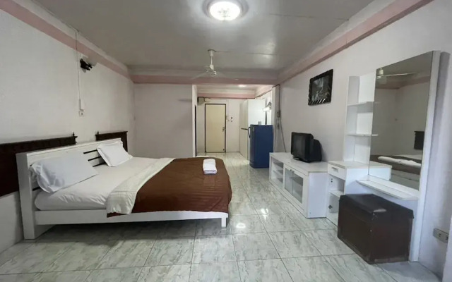 OYO 75494 President Apartment