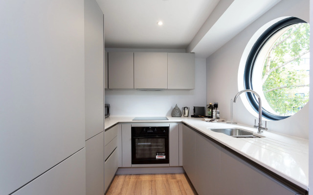 The Carlyle - Elegant Serviced Apartments