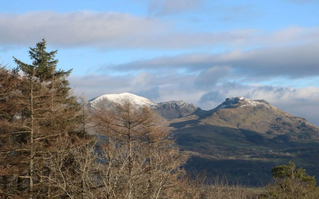 2 Bryn Eglwys