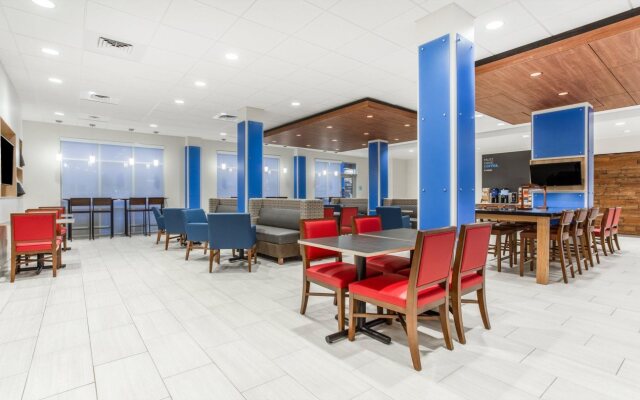 Holiday Inn Express & Suites Ottawa by IHG