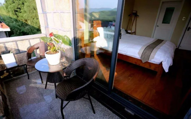 Moganshan Shiduju – Balcony – Huzhou