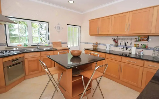 Cozy Villa near Óbidos with Private Swimming Pool