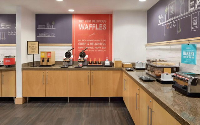 Hampton Inn & Suites Madison-West