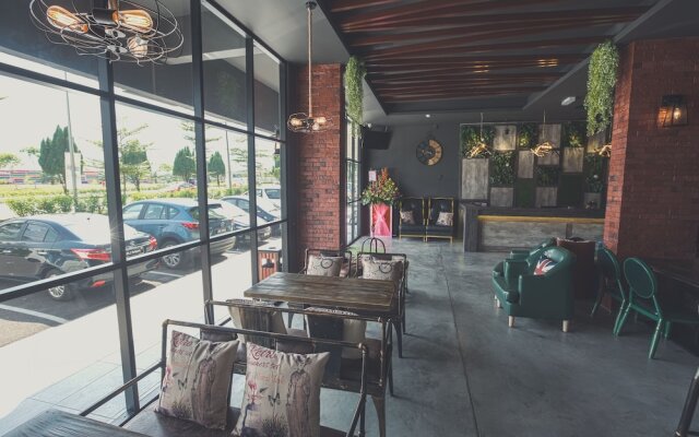 V3 Hotel & Residence Seri Alam