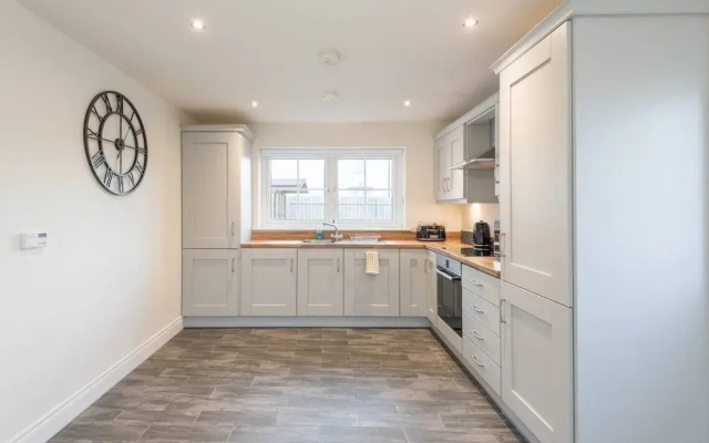 Stylish & Modern 3 Bedroom Home