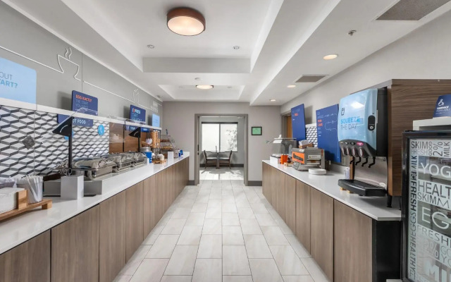 Holiday Inn Express Hotel & Suites Vancouver Mall by IHG