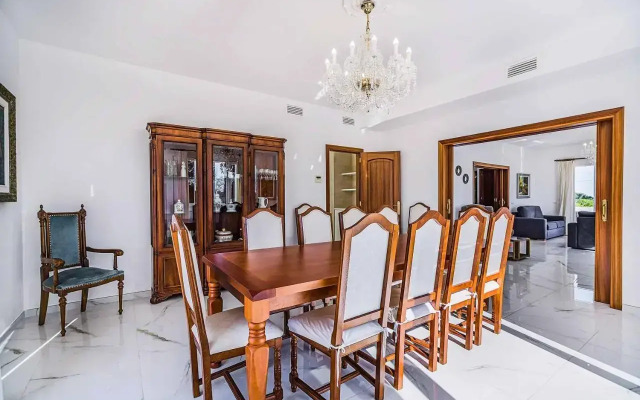 Villa Quiros II