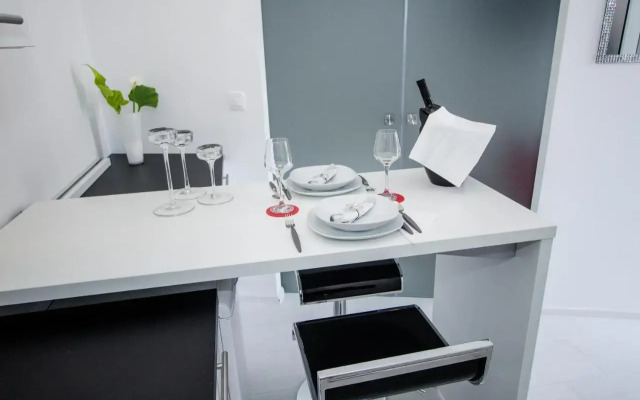 Luxury Studio Apartment White Sensation