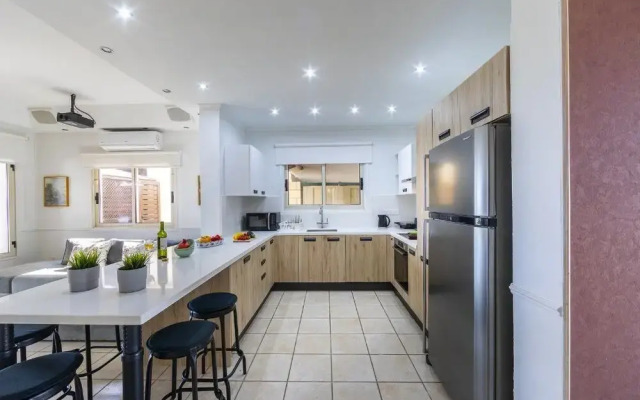 Meneou Beachfront Villa 3