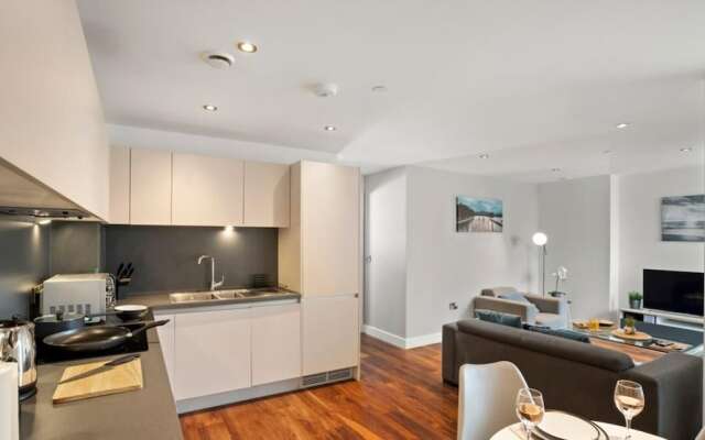 Spectacular Apartment Balcony View in City Centre