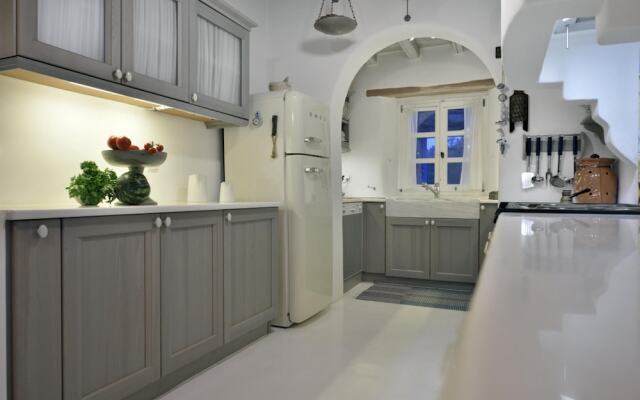 Immaculate 5-bed Villa in Klouvas - Villa Alkmini