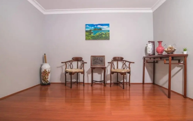 Rustic Hardwood 2 Bedroom Apartment in Randwick