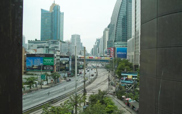 Maduzi Hotel Bangkok