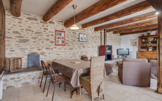 Charming Holiday Home in Saint-beauzire Near Forest
