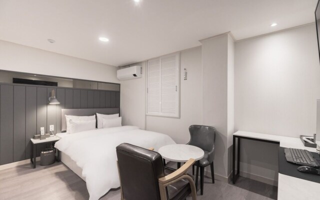 Zam Hotel