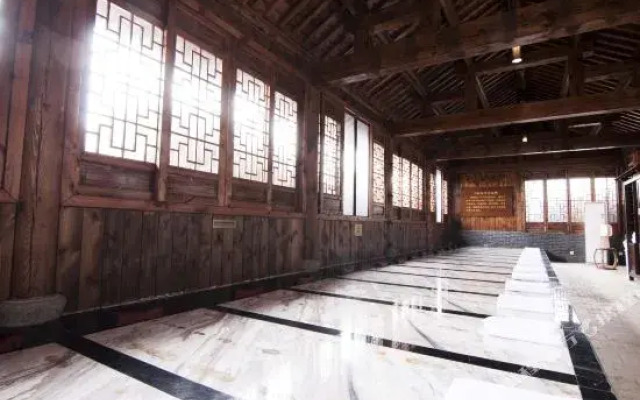 Swan Lake Resort Hot Spring Jiangba