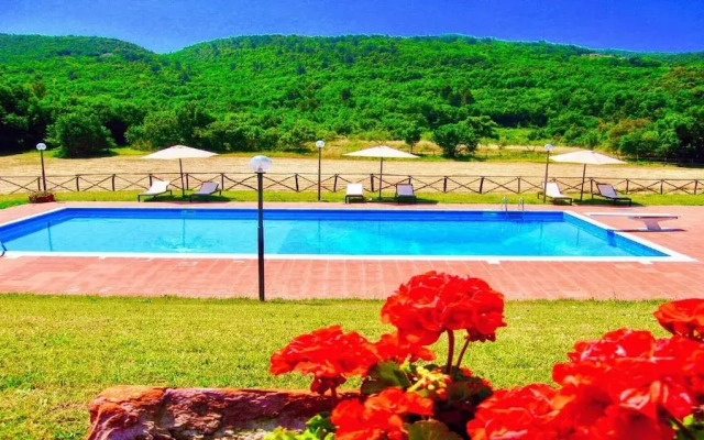 Villa Vallocchia - sleeps 18. Exclusive pool/grounds. Spoleto 10 mins. Rome 1 hr