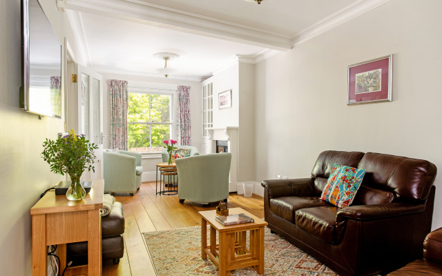 A peaceful elevated residential area within walking distance of the city