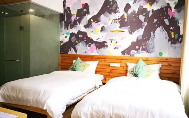 Bajie Youth Hostel National Forest Park