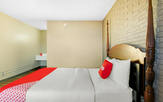 OYO Hotel Petersburg VA I-95 & E Washington St