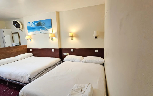 Hyde Park Court Hotel