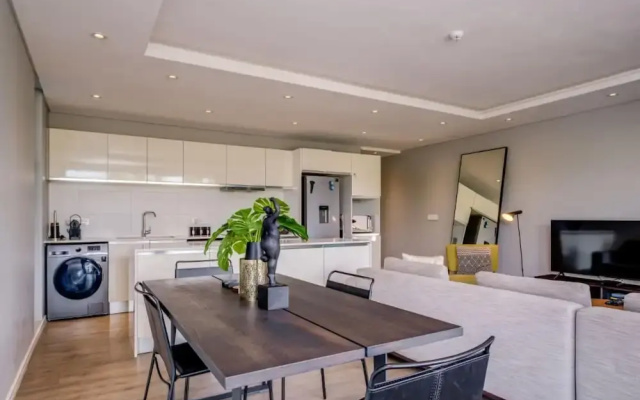 Urban Chic Apartment Close to Waterfront Warwick