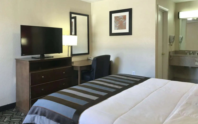 Super 8 by Wyndham Greensburg