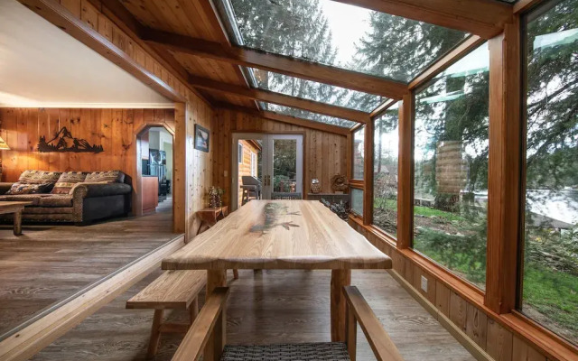 Koi Story Cabin