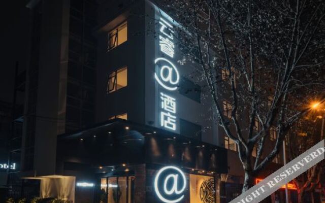 Hangzhou Yunrui@Hotel (Linping Yintai Department Store Pedestrian Street)