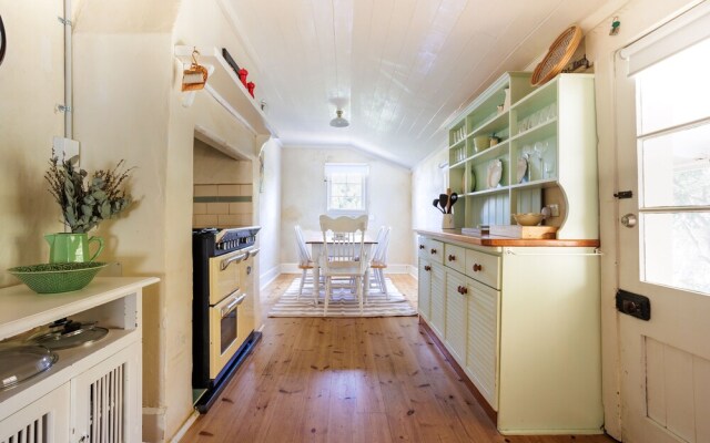 Wollaston House by the BnB Collection