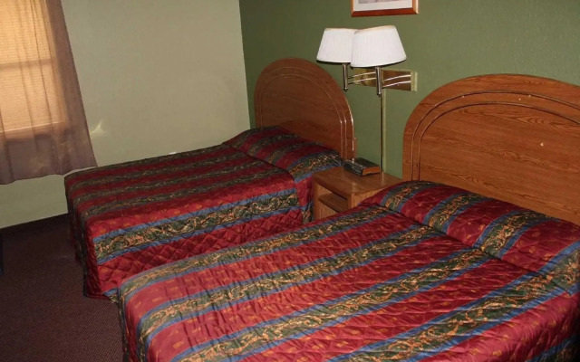 Oak Hill Inn & Suites