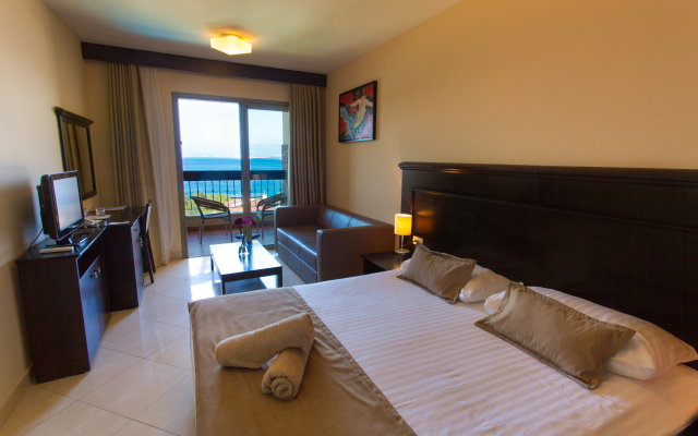 Blue Waves Resort