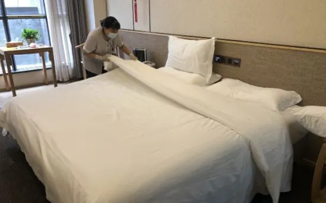 Huayi Kaiyuan Hotel (Wanda Plaza)