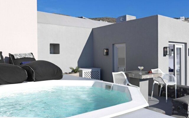 Elysian Santorini Oia Executive Villa With Private Indoor or Utdoor Plunge-pool With Sea Sunset View up to 2 Guests
