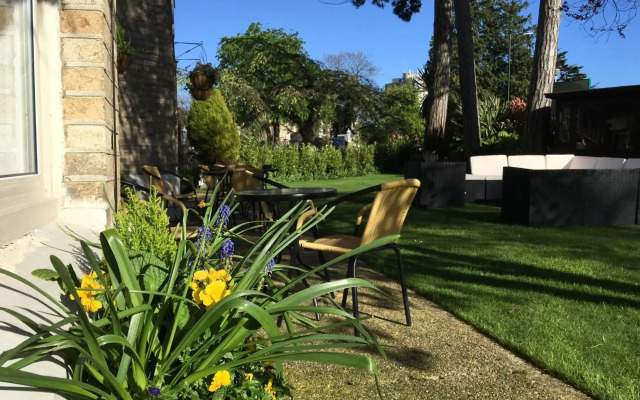 Applewood Hotel
