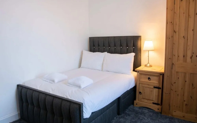 2 Bedroom Property Near Old Town