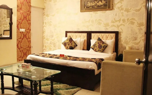 OYO 2407 Hotel Gera's M1