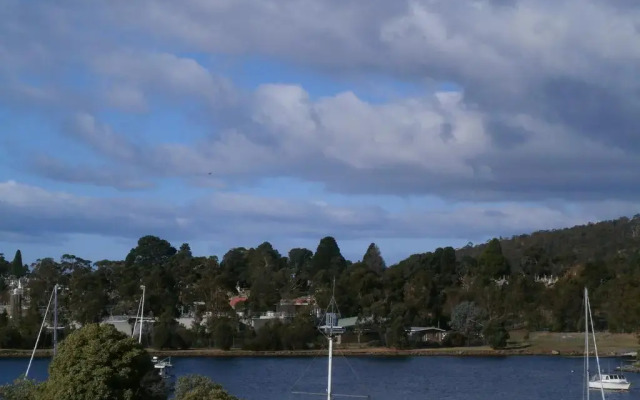 Waterfront Lodge Motel