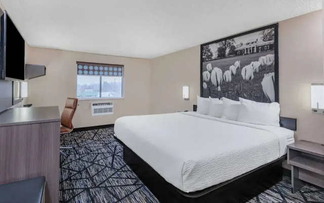 Super 8 Charlottesville