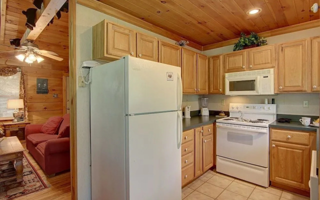 Bear Tracks 1 Bedroom 1 Bathroom Cabin