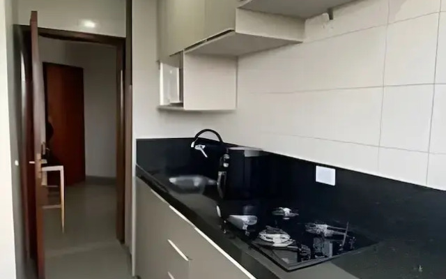 APTO prox Ponte amizade 5 pessoas com AC