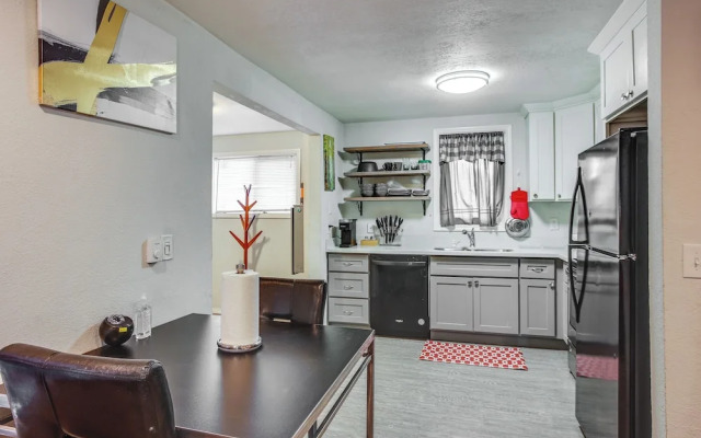 3 Mi to Dtwn Tacoma: Pet-friendly Home