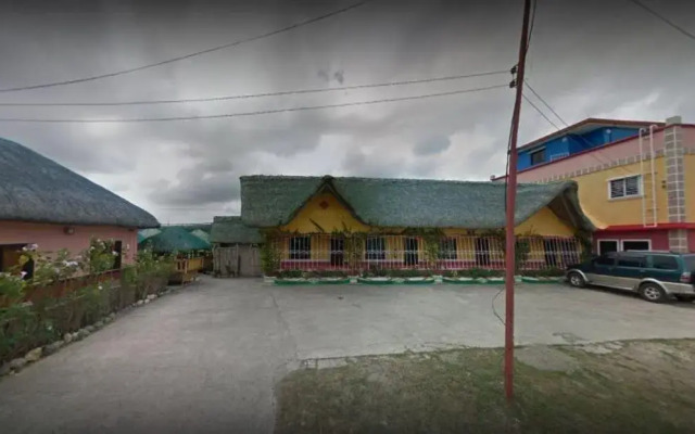 RedDoorz Plus near Bangui Windmills - Vaccinated Staff