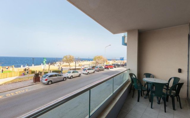 Spacious Seafront APT with Living, Sofa, WIFI & AC by 360 Estates