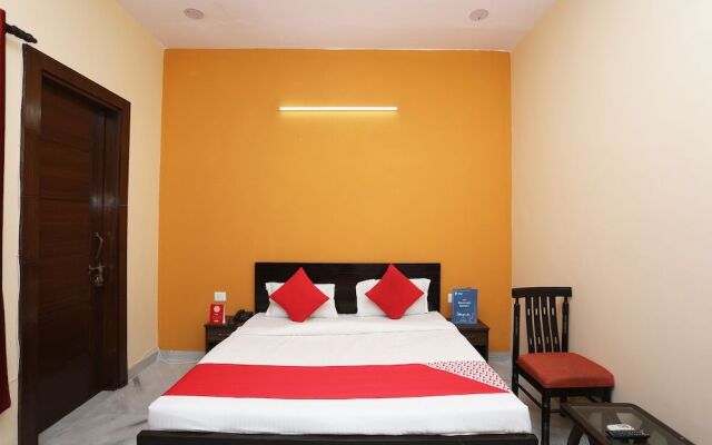 Capital O 30956 Moon Light