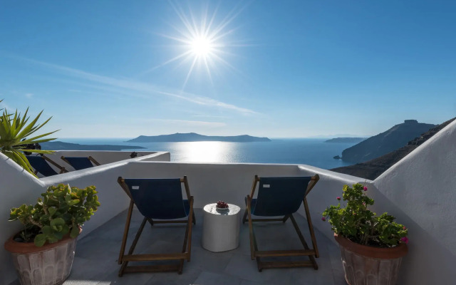 Porto Fira Suites