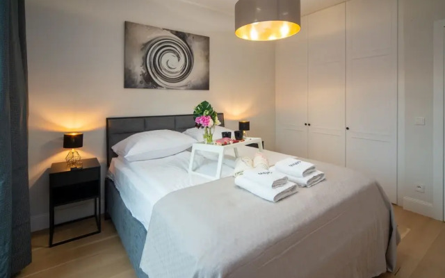 Maya's 22 - River view