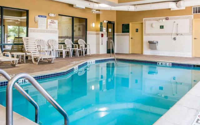 Comfort Suites Canton - Detroit