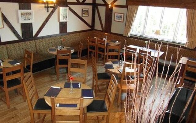 Three Horseshoes