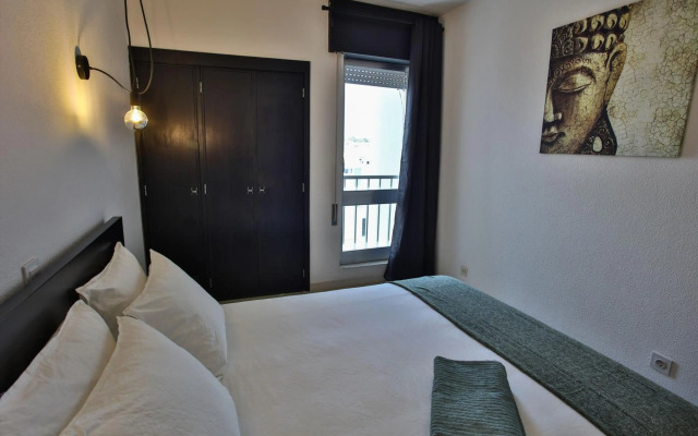 Apartment with balcony, airco & 3 min. from beach